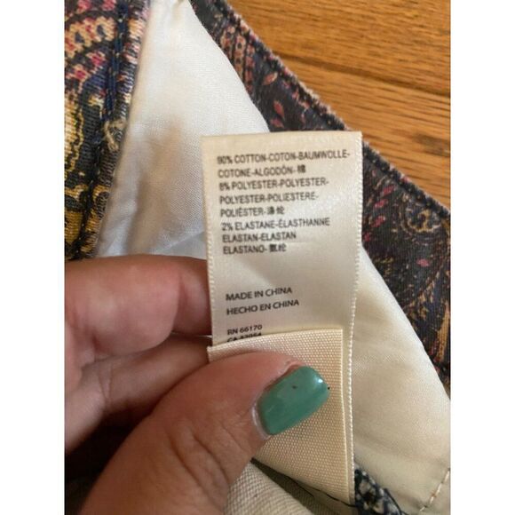 We The Free Women's Paisley Print Distressed Denim High-Waisted Shorts Size 26 - Picture 7 of 10